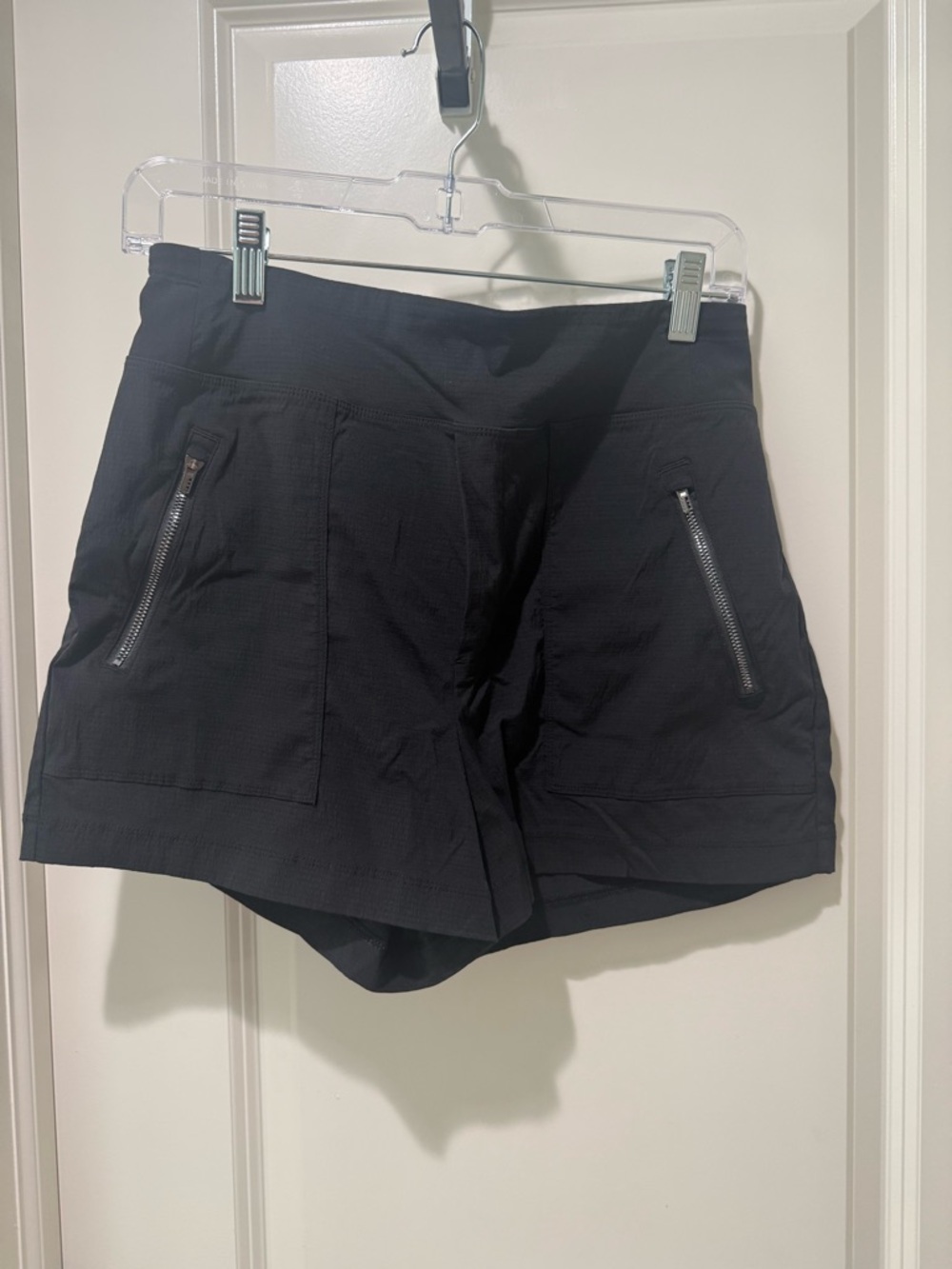 Athleta Trekkie Black Shorts 2023